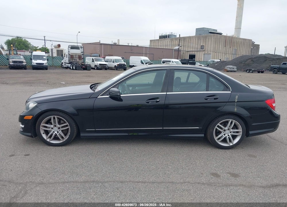 2013 MERCEDES-BENZ C 300 LUXURY 4MATIC/SPORT 4MATIC VIN: WDDGF8AB7DR288313