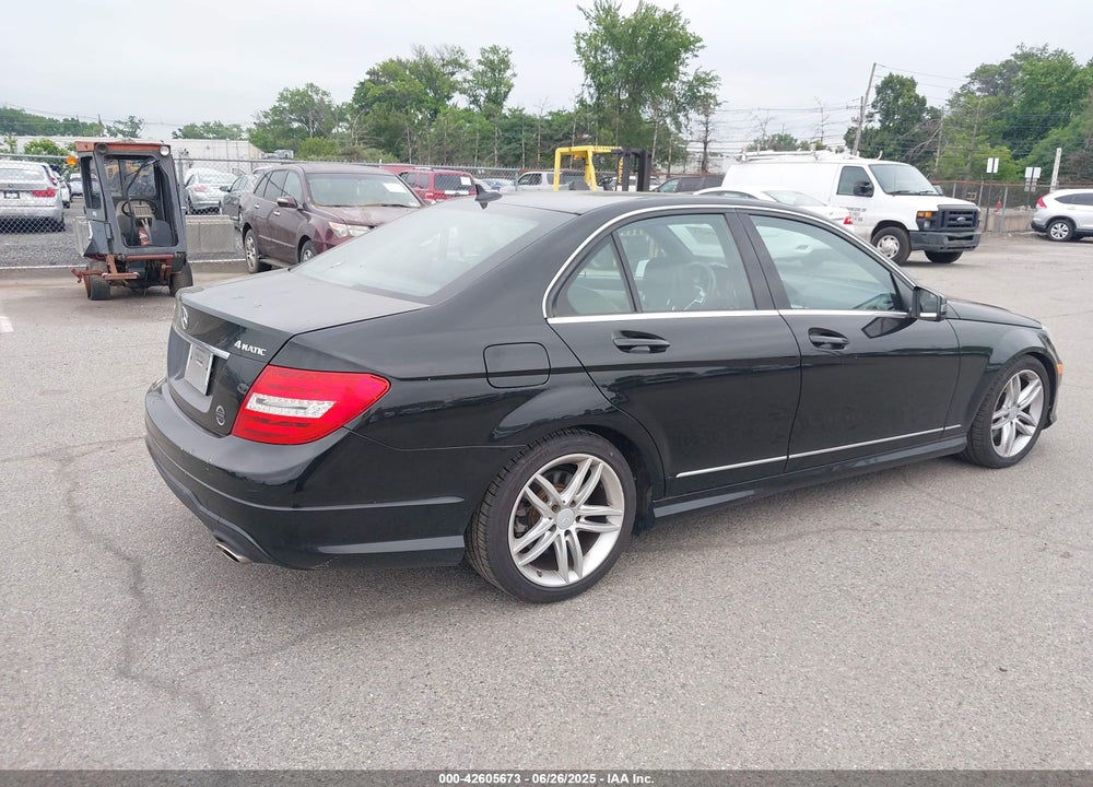 2013 MERCEDES-BENZ C 300 LUXURY 4MATIC/SPORT 4MATIC VIN: WDDGF8AB7DR288313