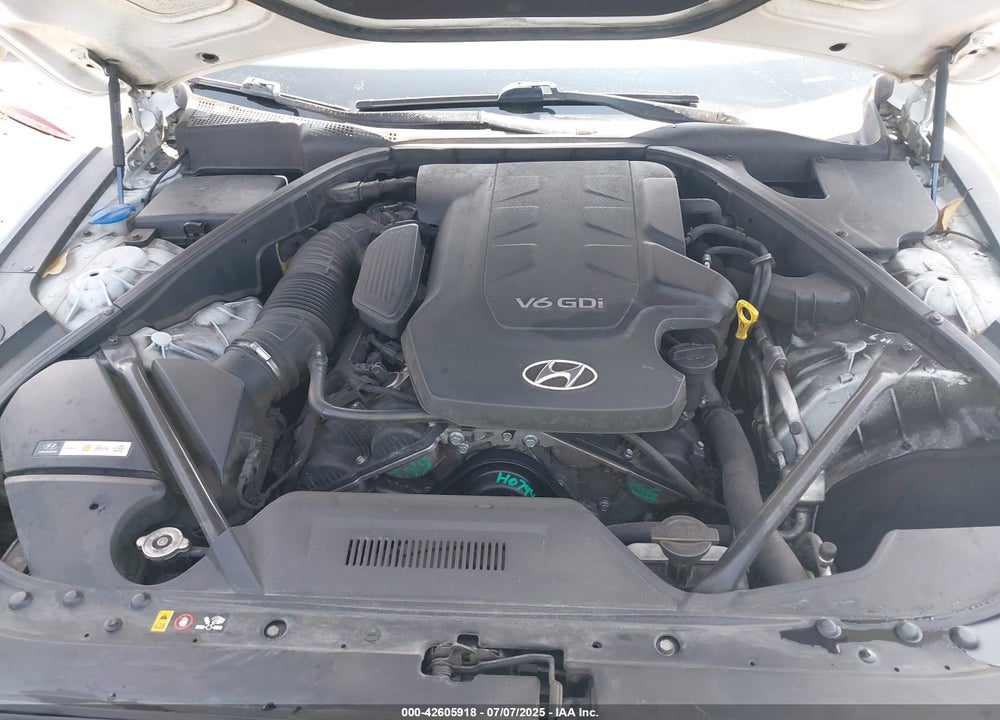 2015 HYUNDAI GENESIS VIN: KMHGN4JE5FU018699