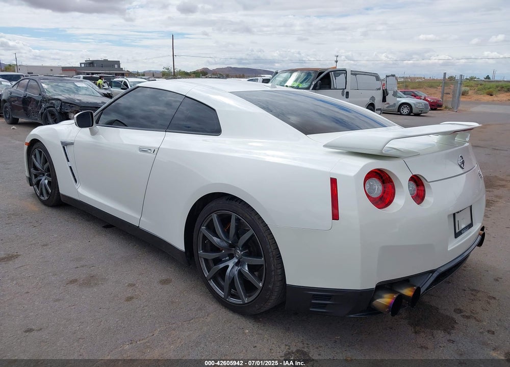 2015 NISSAN GT-R VIN: JN1AR5EF2FM280528