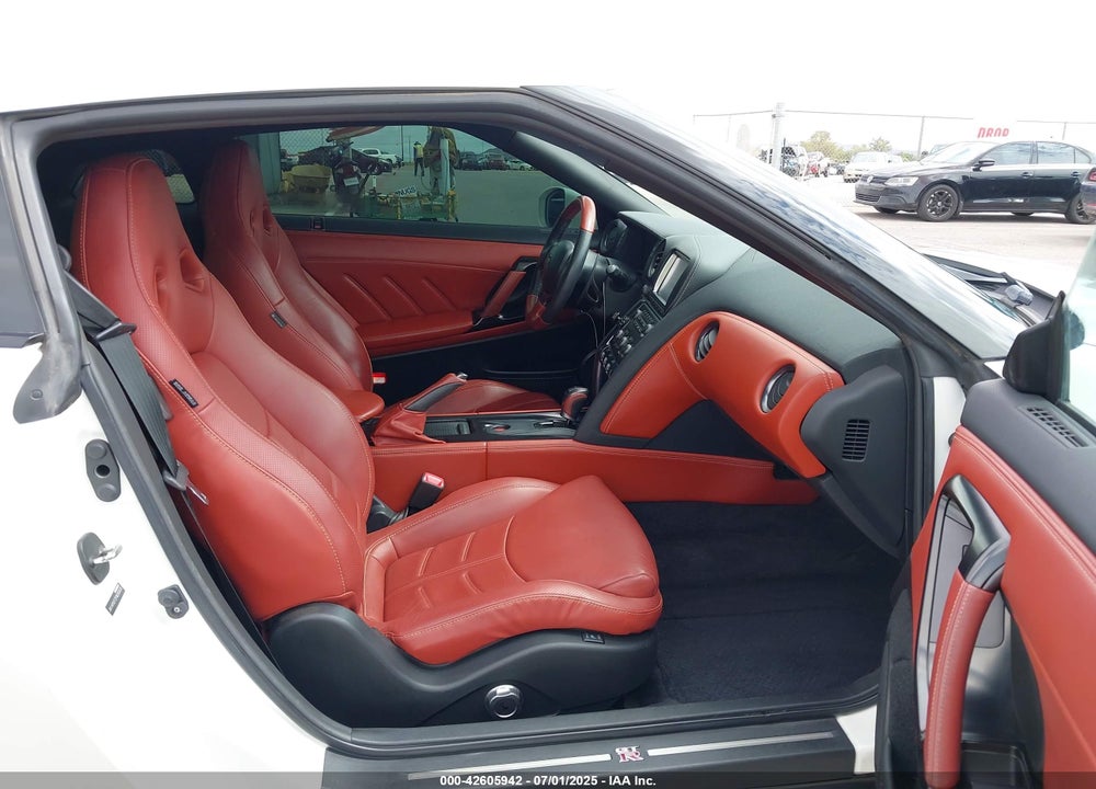 2015 NISSAN GT-R VIN: JN1AR5EF2FM280528