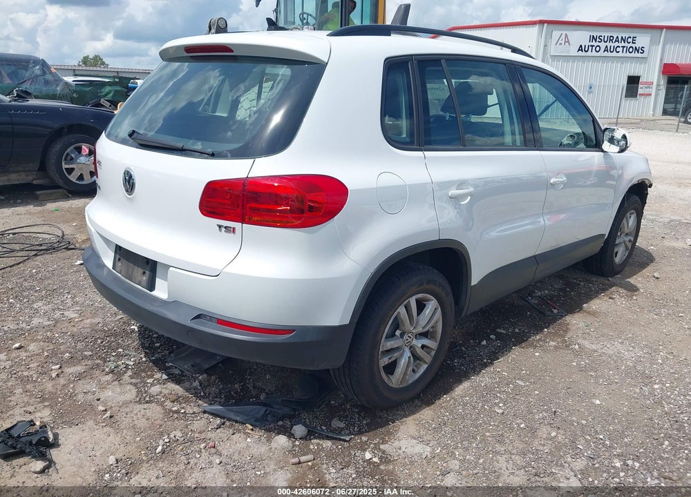 2017 VOLKSWAGEN TIGUAN VIN: WVGAV7AX3HK018868