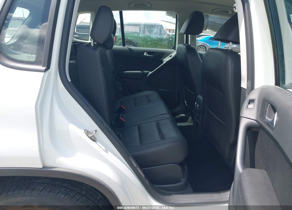 2017 VOLKSWAGEN TIGUAN VIN: WVGAV7AX3HK018868
