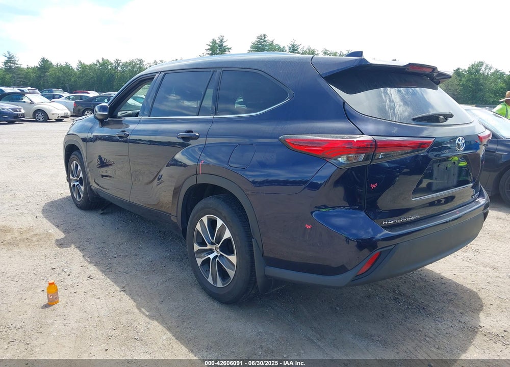 2021 TOYOTA HIGHLANDER XLE VIN: 5TDGZRBH7MS541142