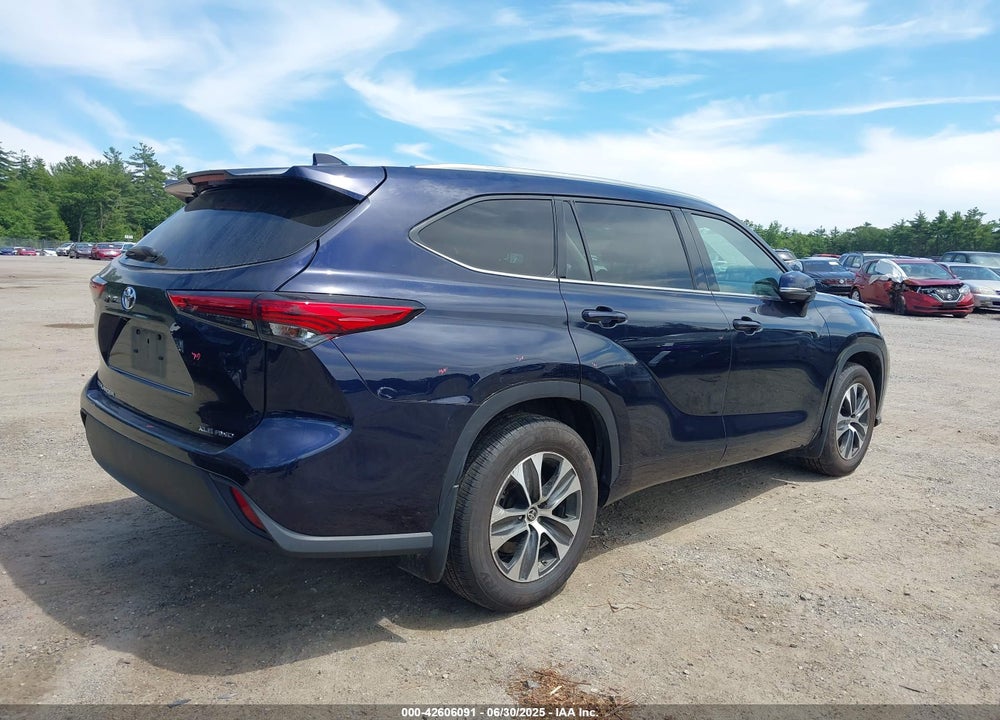 2021 TOYOTA HIGHLANDER XLE VIN: 5TDGZRBH7MS541142