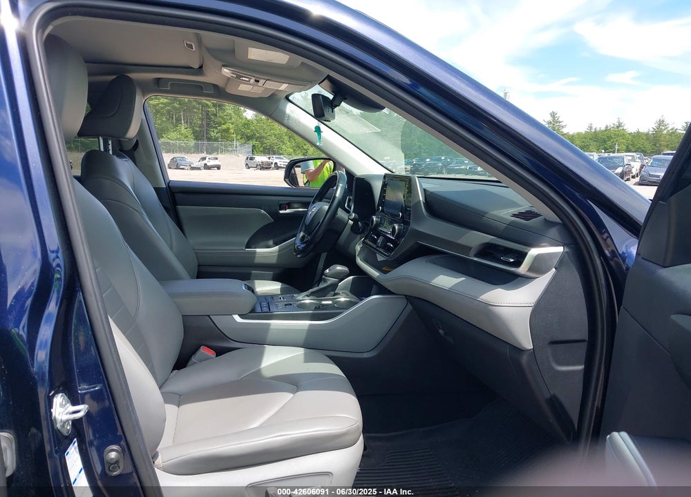 2021 TOYOTA HIGHLANDER XLE VIN: 5TDGZRBH7MS541142