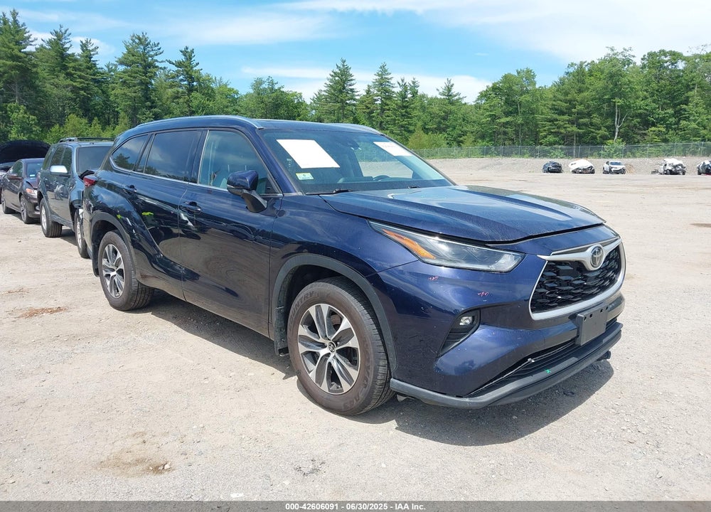 2021 TOYOTA HIGHLANDER XLE VIN: 5TDGZRBH7MS541142