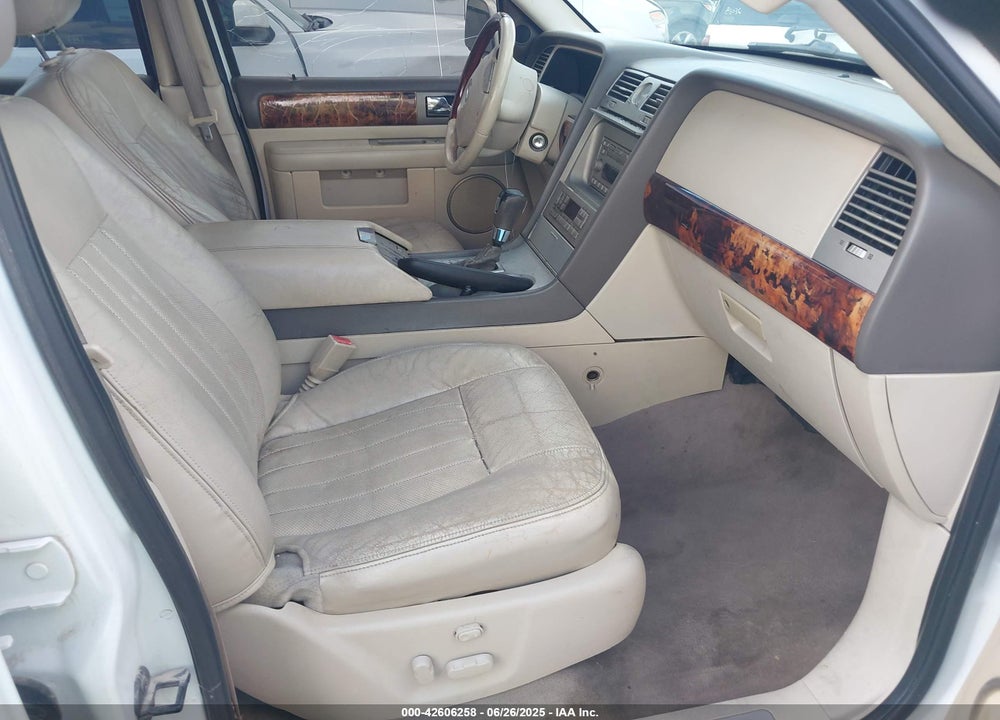 2004 LINCOLN NAVIGATOR VIN: 5LMFU27R14LJ35208