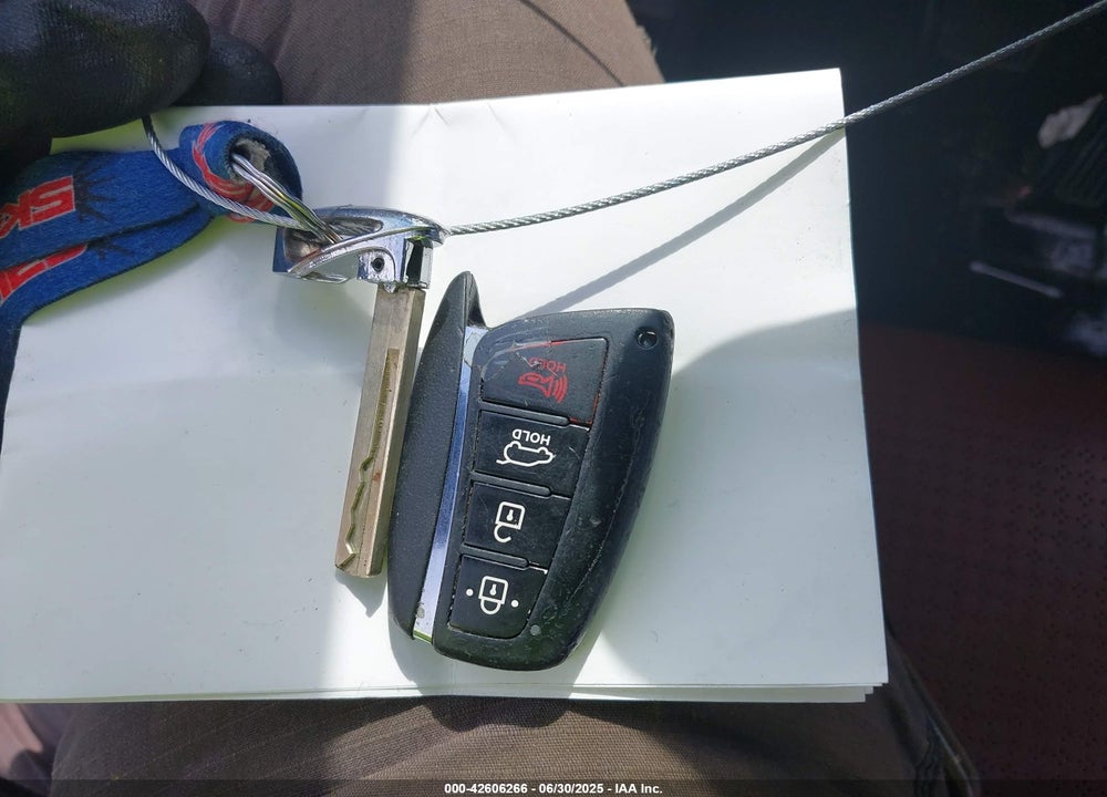 2013 HYUNDAI SANTA FE VIN: 5XYZUDLA2DG090856