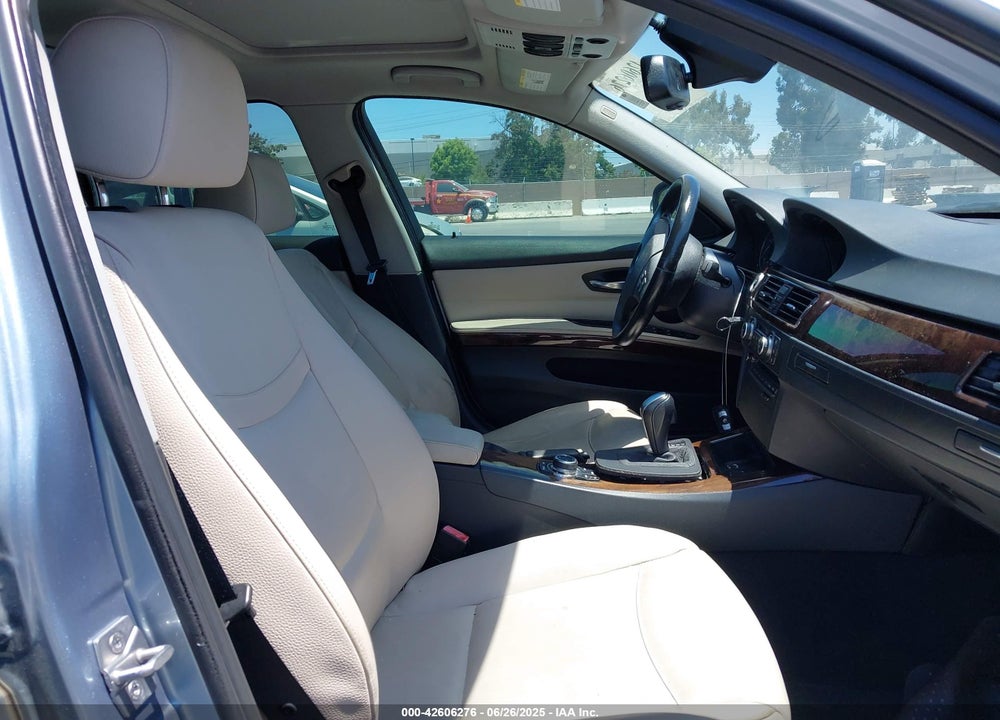 2011 BMW 3 SERIES VIN: WBAPH5G55BNM81906