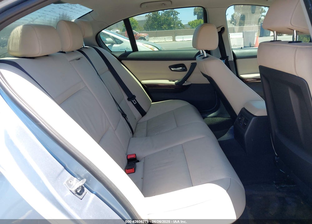 2011 BMW 3 SERIES VIN: WBAPH5G55BNM81906