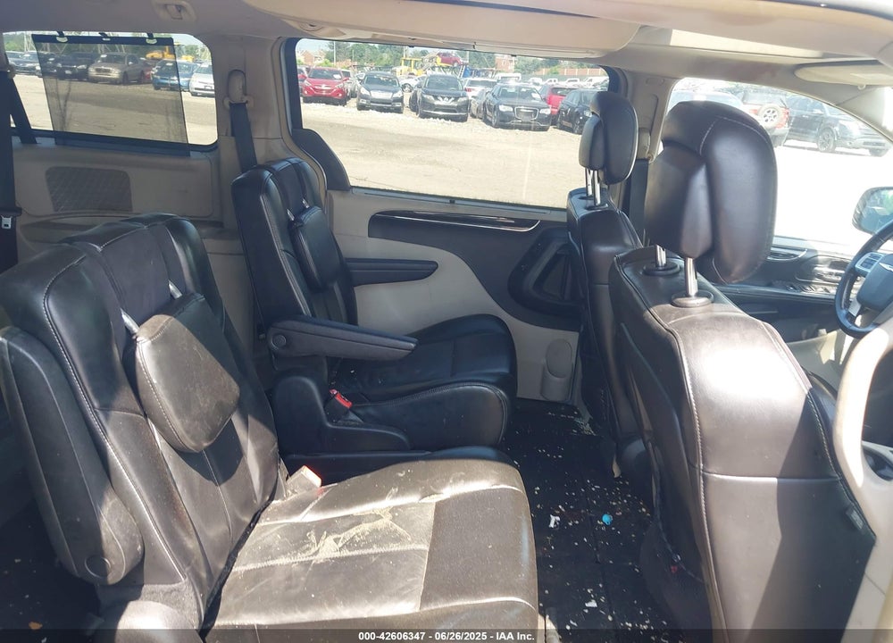 2013 CHRYSLER TOWN & COUNTRY VIN: 2C4RC1GG2DR515553