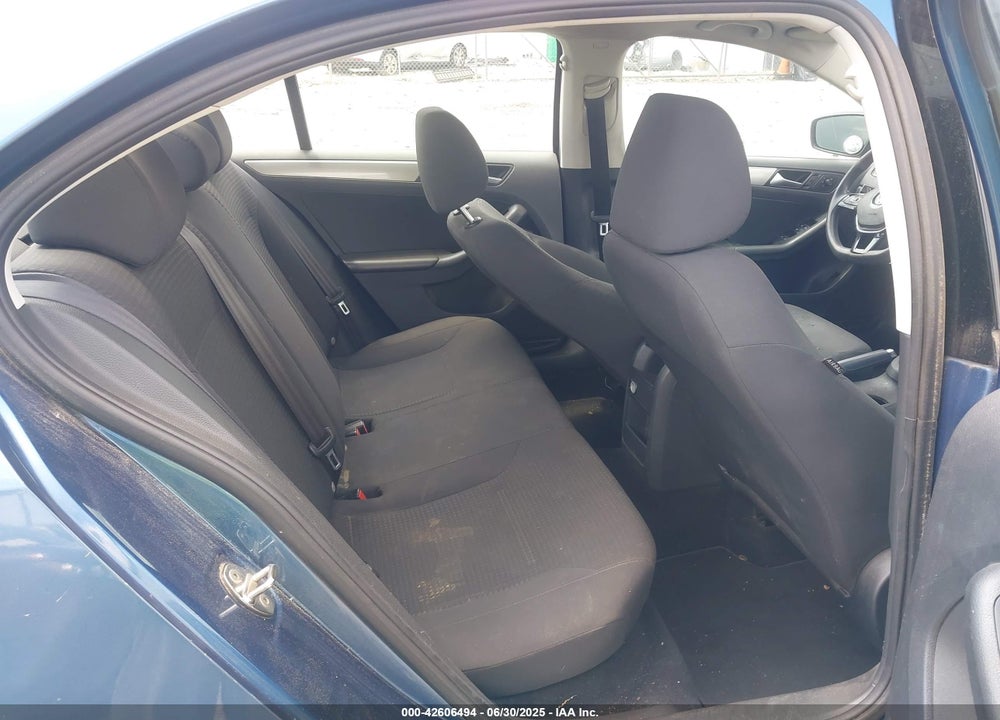 2015 VOLKSWAGEN JETTA VIN: 3VWD17AJ3FM231847
