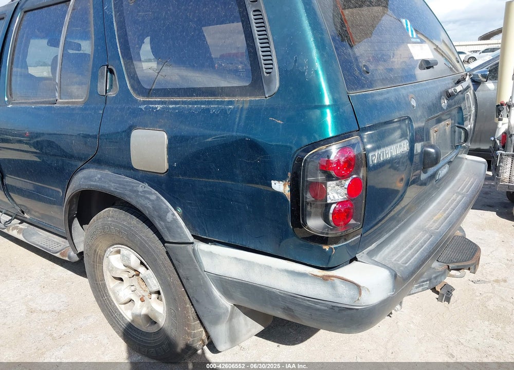 1996 NISSAN PATHFINDER LE/SE/XE VIN: JN8AR05Y2TW008258