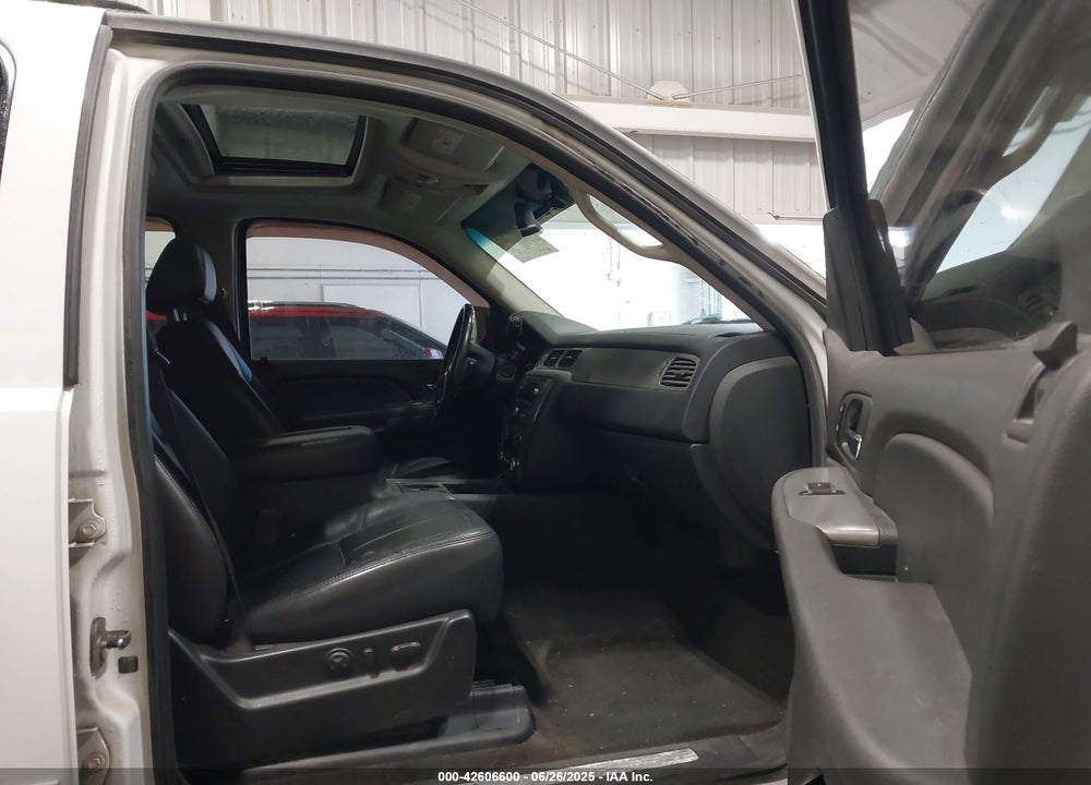 2008 CHEVROLET SUBURBAN 1500 LT VIN: 3GNFK16378G195394