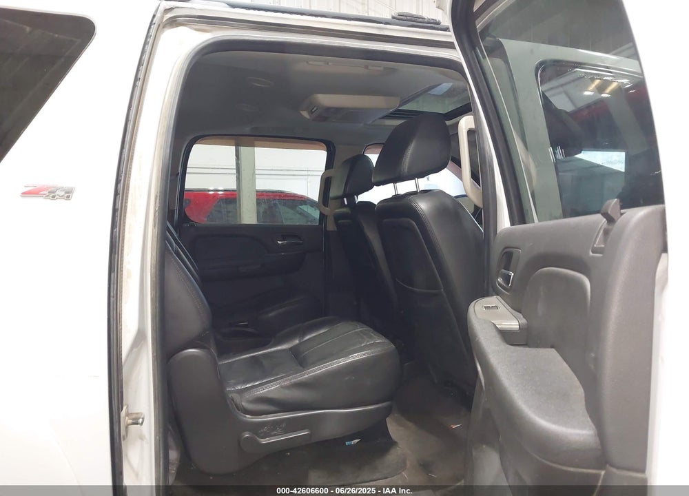 2008 CHEVROLET SUBURBAN 1500 LT VIN: 3GNFK16378G195394