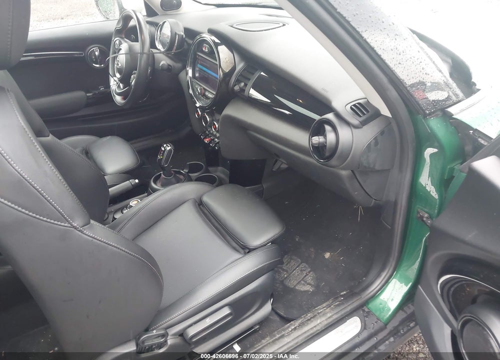 2020 MINI COOPER VIN: WMWXR5C04L2L37855