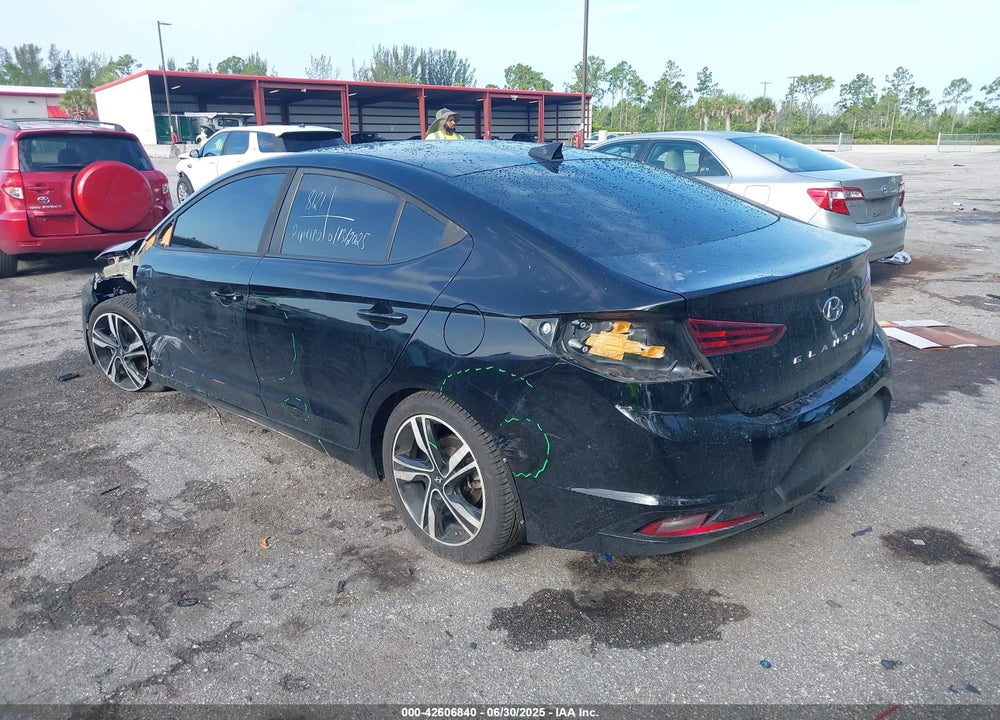 2019 HYUNDAI ELANTRA VIN: KMHD84LF8KU811943