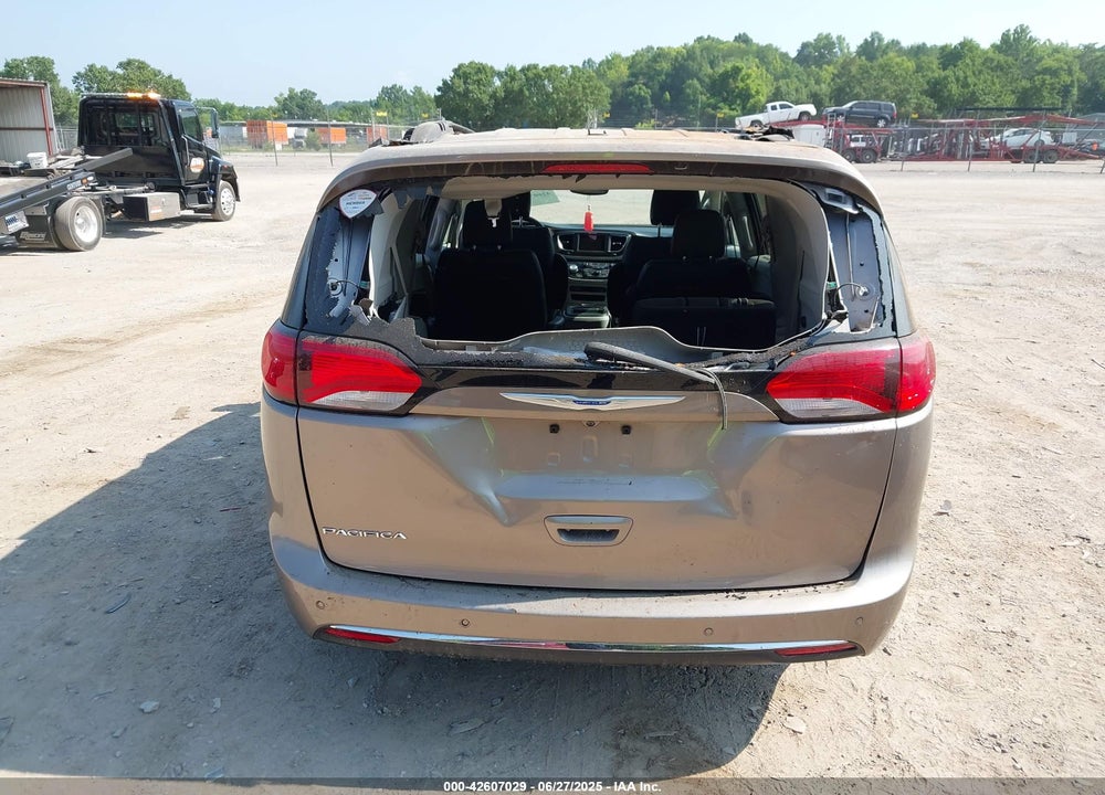 2018 CHRYSLER PACIFICA TOURING L VIN: 2C4RC1BGXJR148937