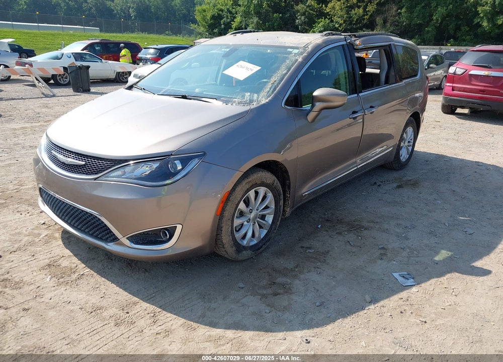 2018 CHRYSLER PACIFICA TOURING L VIN: 2C4RC1BGXJR148937