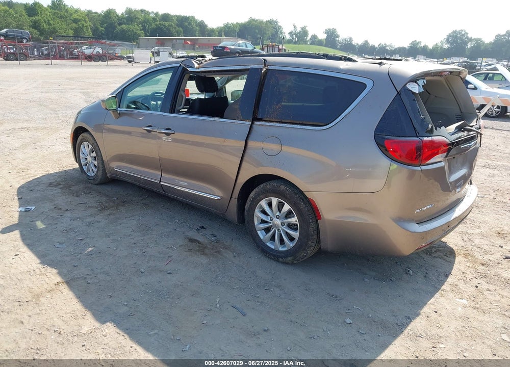 2018 CHRYSLER PACIFICA TOURING L VIN: 2C4RC1BGXJR148937