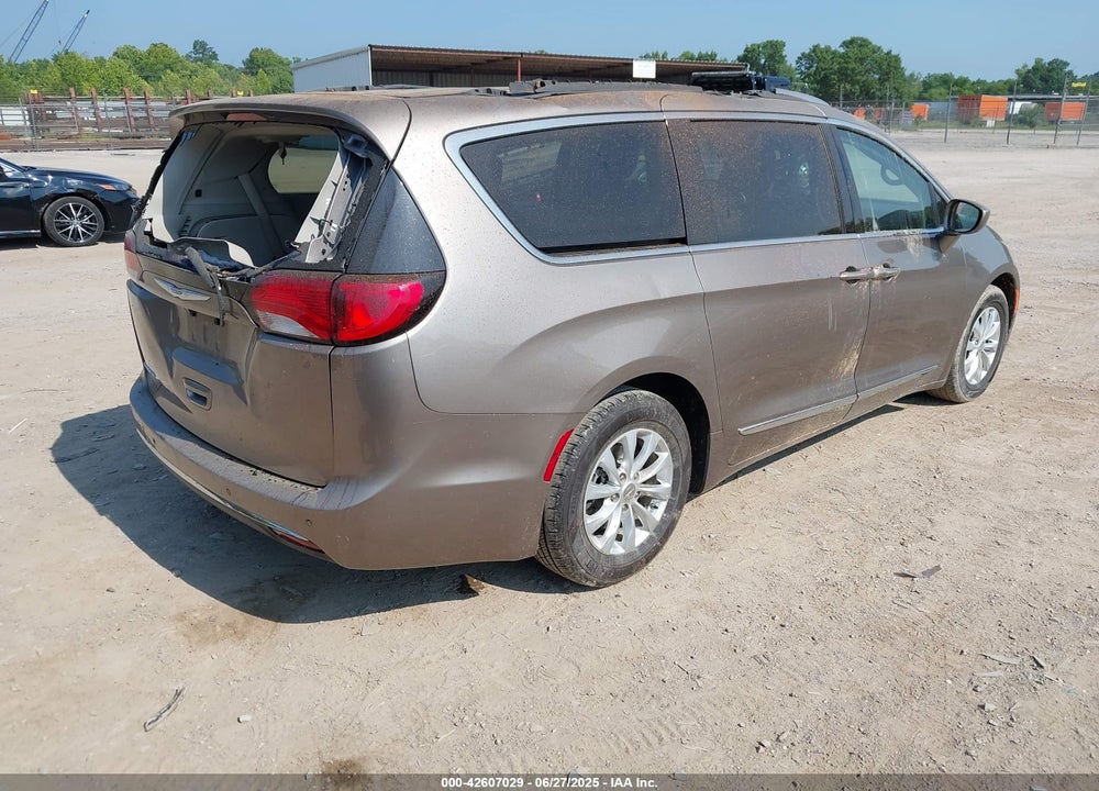 2018 CHRYSLER PACIFICA TOURING L VIN: 2C4RC1BGXJR148937