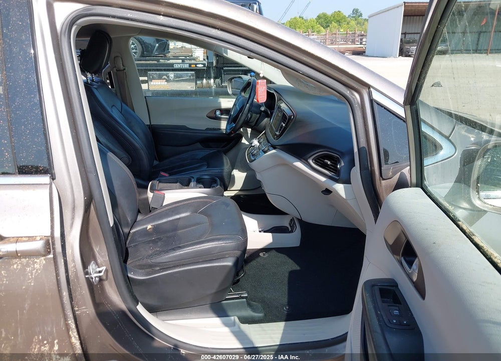 2018 CHRYSLER PACIFICA TOURING L VIN: 2C4RC1BGXJR148937
