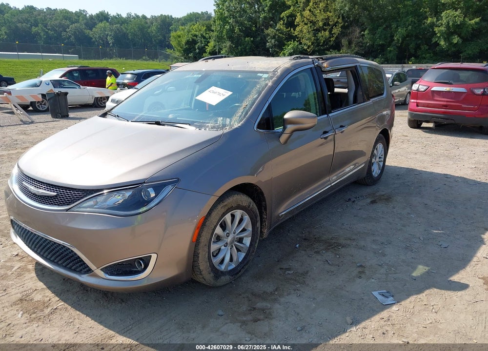 2018 CHRYSLER PACIFICA TOURING L VIN: 2C4RC1BGXJR148937