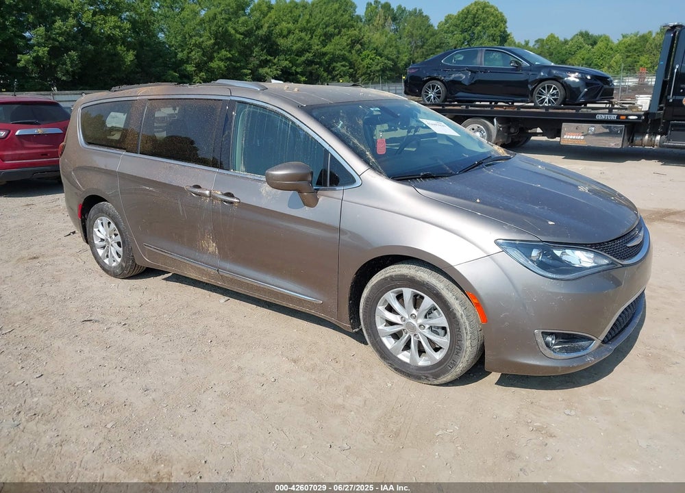 2018 CHRYSLER PACIFICA TOURING L VIN: 2C4RC1BGXJR148937
