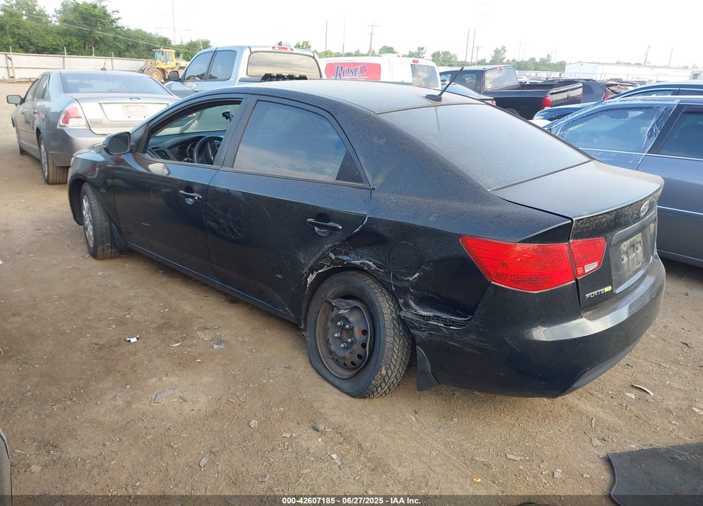 2011 KIA FORTE EX VIN: KNAFU4A24B5462215