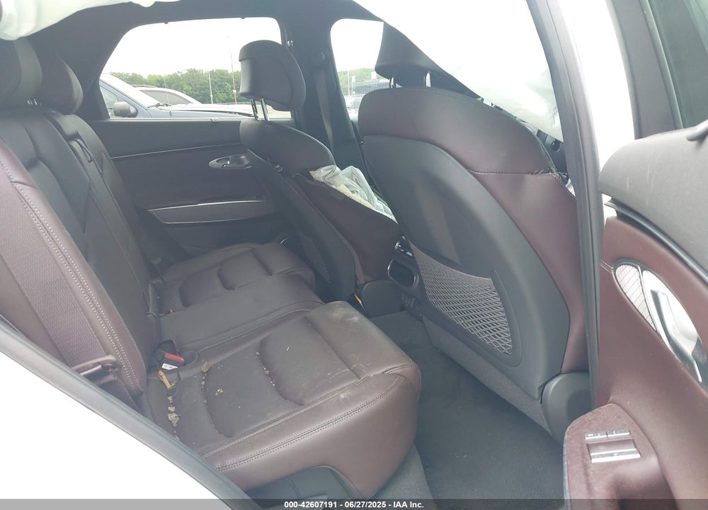 2023 GENESIS GV70 VIN: KMUMADTB4PU098985