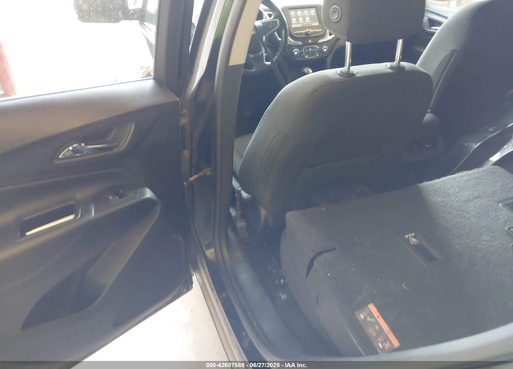 2019 CHEVROLET EQUINOX VIN: 2GNAXKEV6K6166153