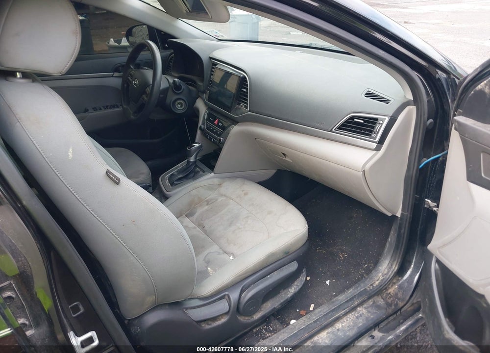 2017 HYUNDAI ELANTRA VIN: KMHD74LF0HU096894