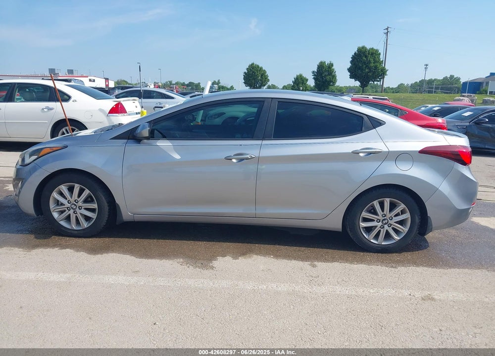 2015 HYUNDAI ELANTRA VIN: 5NPDH4AE7FH585652