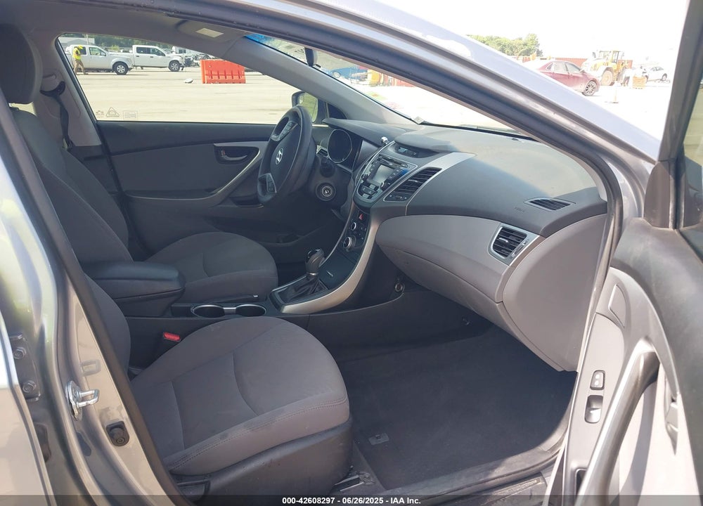 2015 HYUNDAI ELANTRA VIN: 5NPDH4AE7FH585652