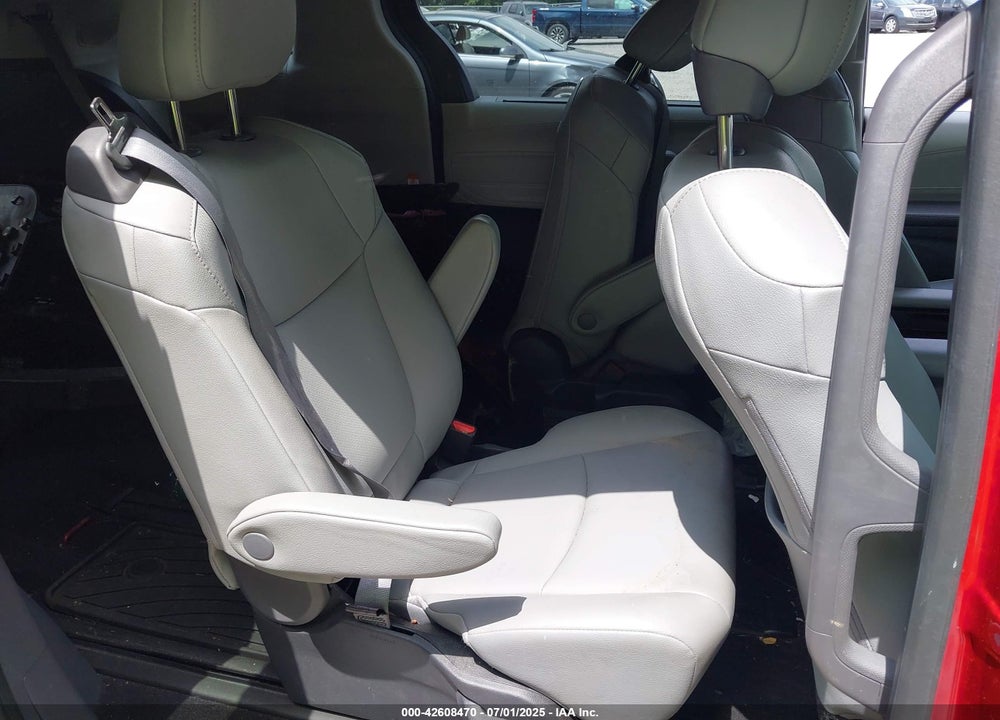 2022 TOYOTA SIENNA XLE VIN: 5TDJSKFCXNS059539