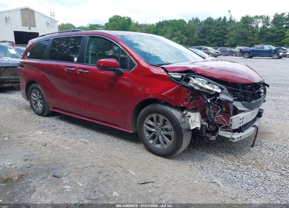 2022 TOYOTA SIENNA XLE VIN: 5TDJSKFCXNS059539