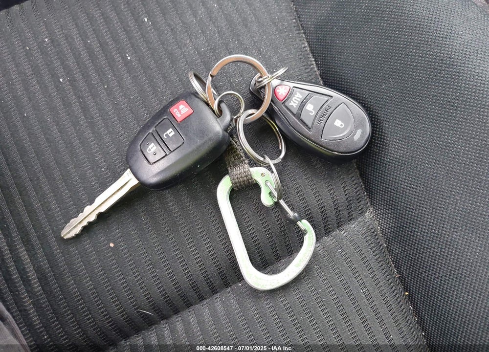 2018 TOYOTA RAV4 VIN: JTMZFREV7JJ194326