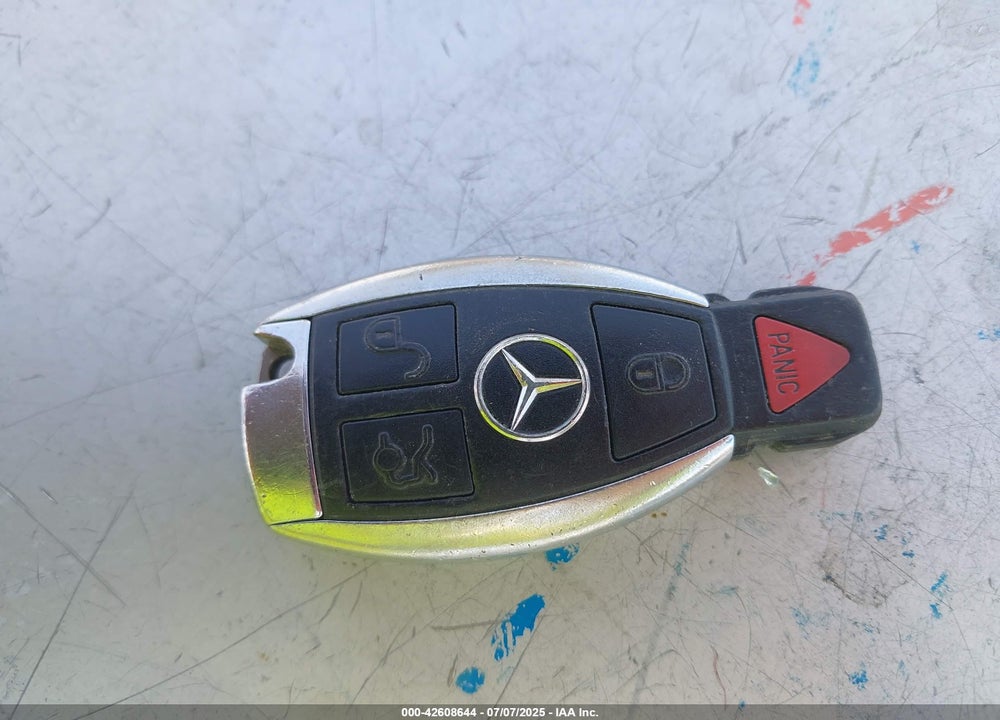 2012 MERCEDES-BENZ C 250 LUXURY/SPORT VIN: WDDGF4HB3CR233709