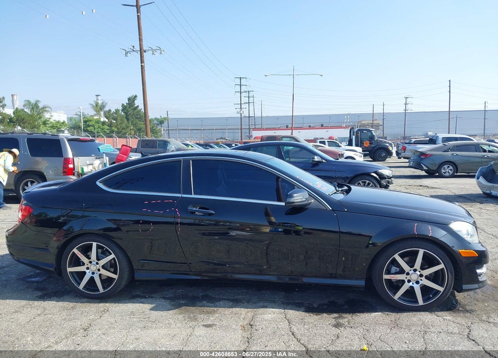 2015 MERCEDES-BENZ C CLASS VIN: WDDGJ4HB7FG390528