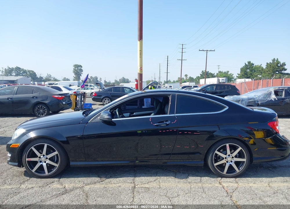2015 MERCEDES-BENZ C CLASS VIN: WDDGJ4HB7FG390528