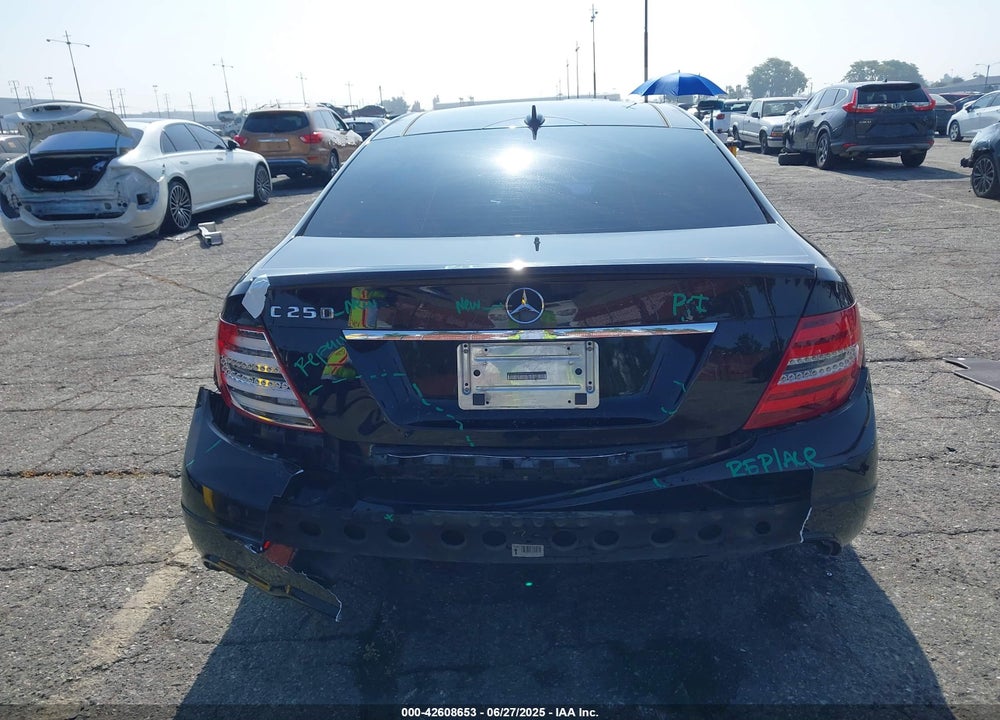 2015 MERCEDES-BENZ C CLASS VIN: WDDGJ4HB7FG390528