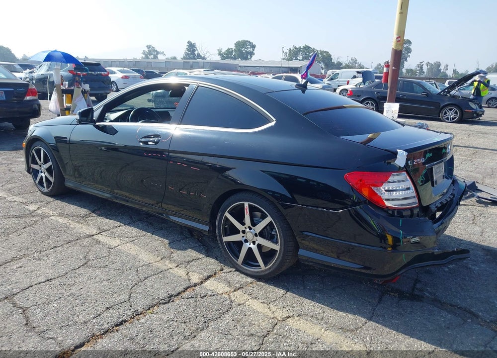 2015 MERCEDES-BENZ C CLASS VIN: WDDGJ4HB7FG390528