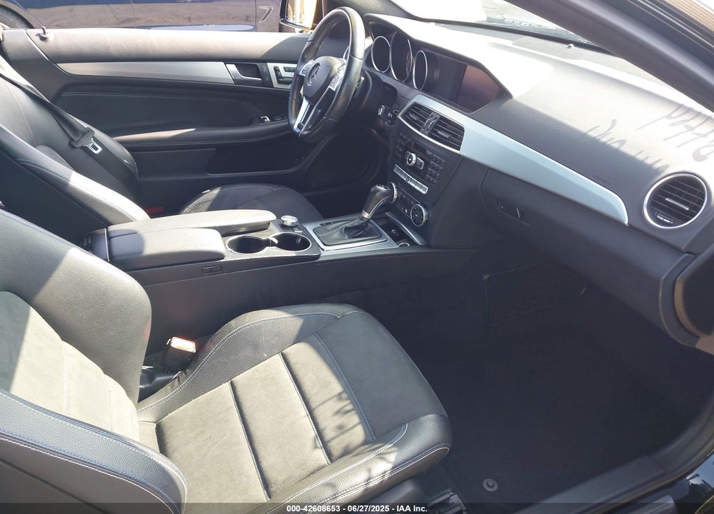 2015 MERCEDES-BENZ C CLASS VIN: WDDGJ4HB7FG390528