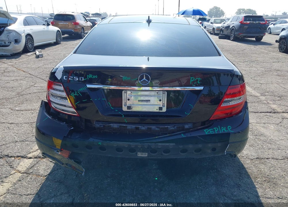 2015 MERCEDES-BENZ C CLASS VIN: WDDGJ4HB7FG390528