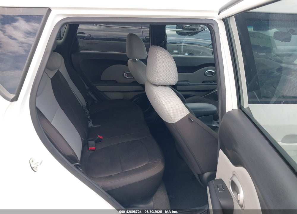 2018 KIA SOUL VIN: KNDJN2A28J7896168