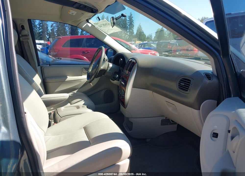 2005 CHRYSLER TOWN & COUNTRY TOURING VIN: 2C8GP54L15R187661