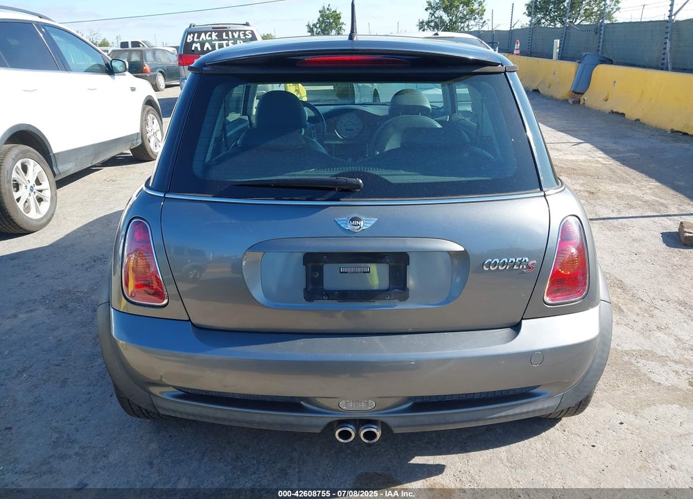 2003 MINI COOPER S VIN: WMWRE33423TD68269