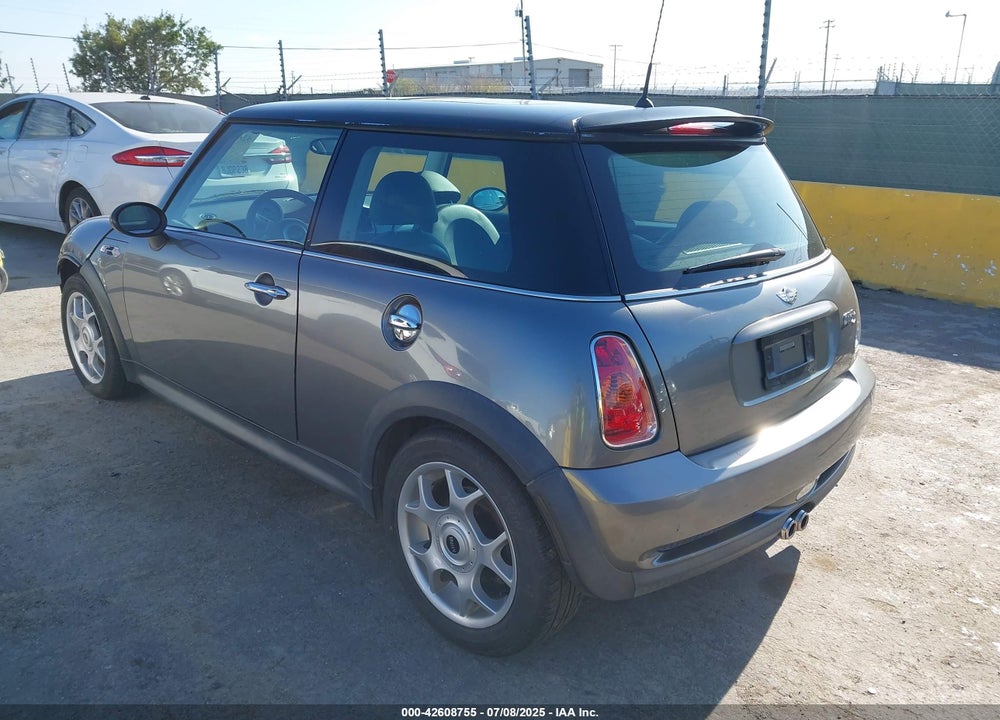 2003 MINI COOPER S VIN: WMWRE33423TD68269