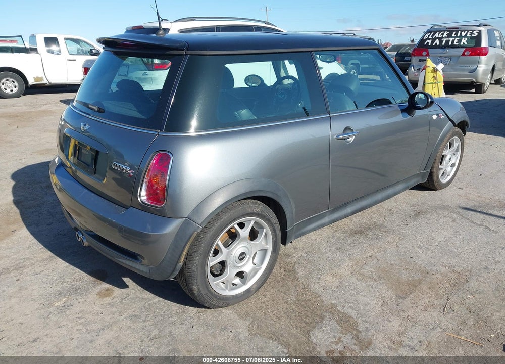 2003 MINI COOPER S VIN: WMWRE33423TD68269